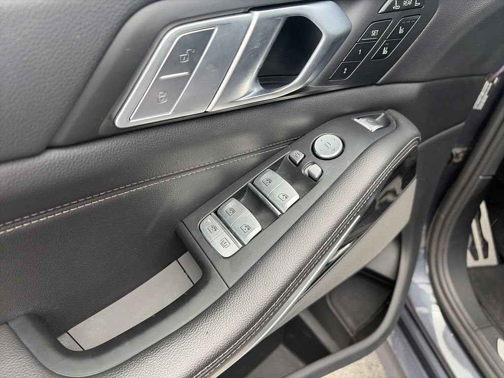 Used 2020 BMW X7 xDrive40i w/ M Sport Package AWD/4WD image 18