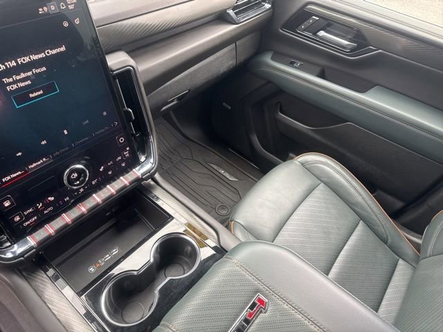 Used 2025 GMC Yukon XL AT4 AWD/4WD image 12