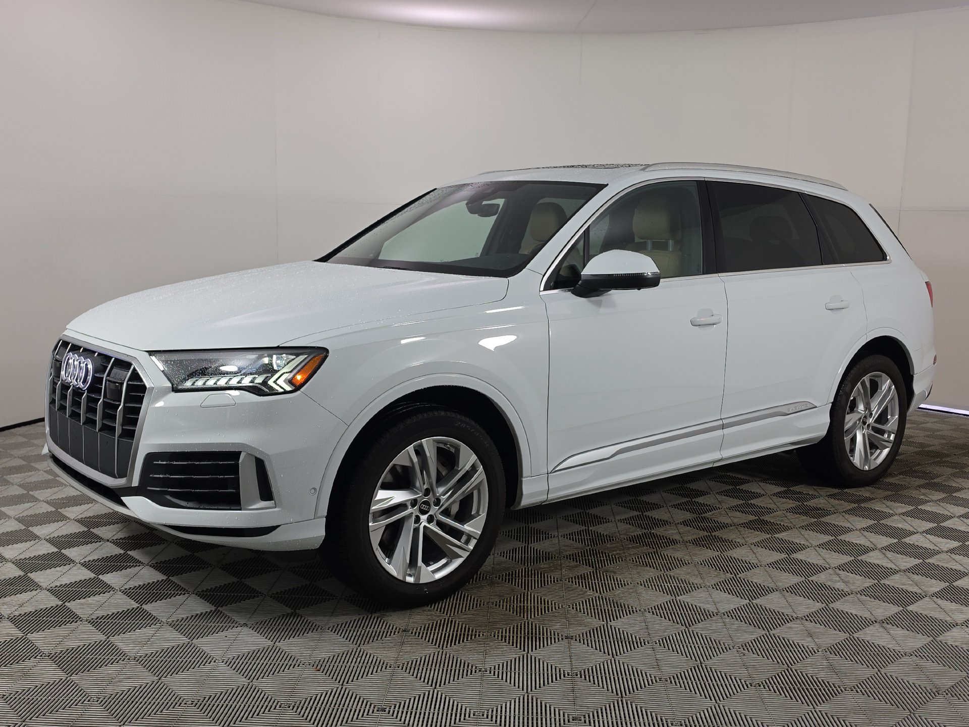 Used 2023 Audi Q7 3.0T Premium Plus AWD/4WD image 36
