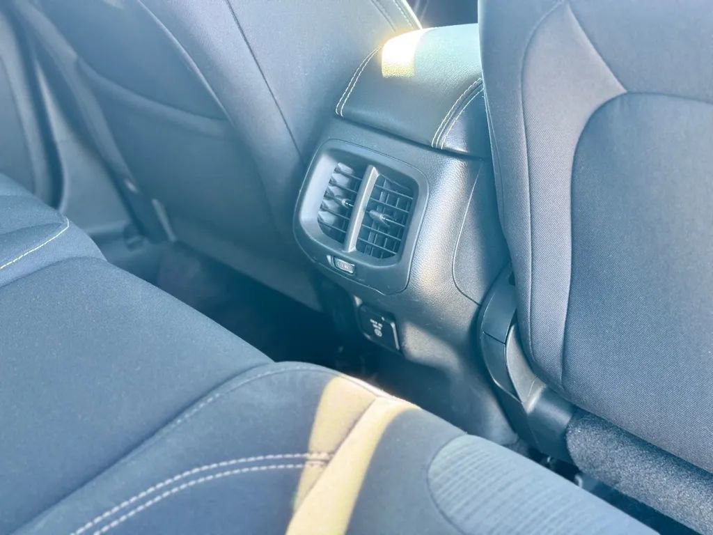 Used 2017 Jeep Cherokee Latitude w/ Cold Weather Group image 16