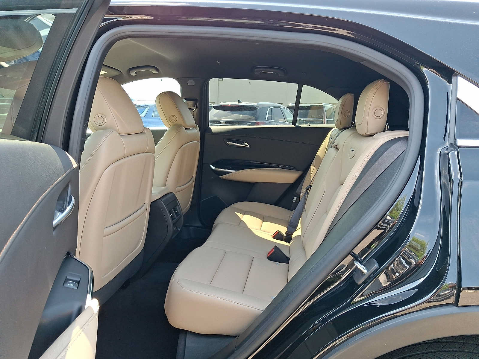 Certified 2024 Cadillac XT4 Luxury w/ Cold Weather Package AWD/4WD image 10