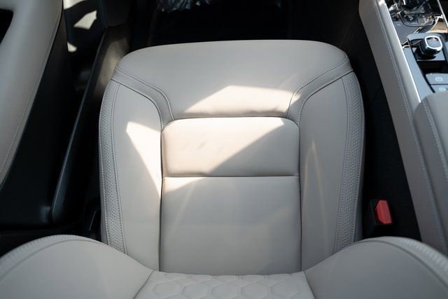 Used 2026 Volvo XC90 T8 Plus w/ Protection Package Premier image 25