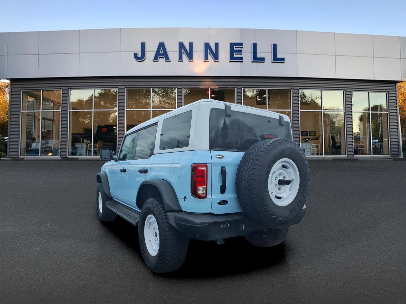 Used 2025 Ford Bronco Heritage Edition AWD/4WD image 7