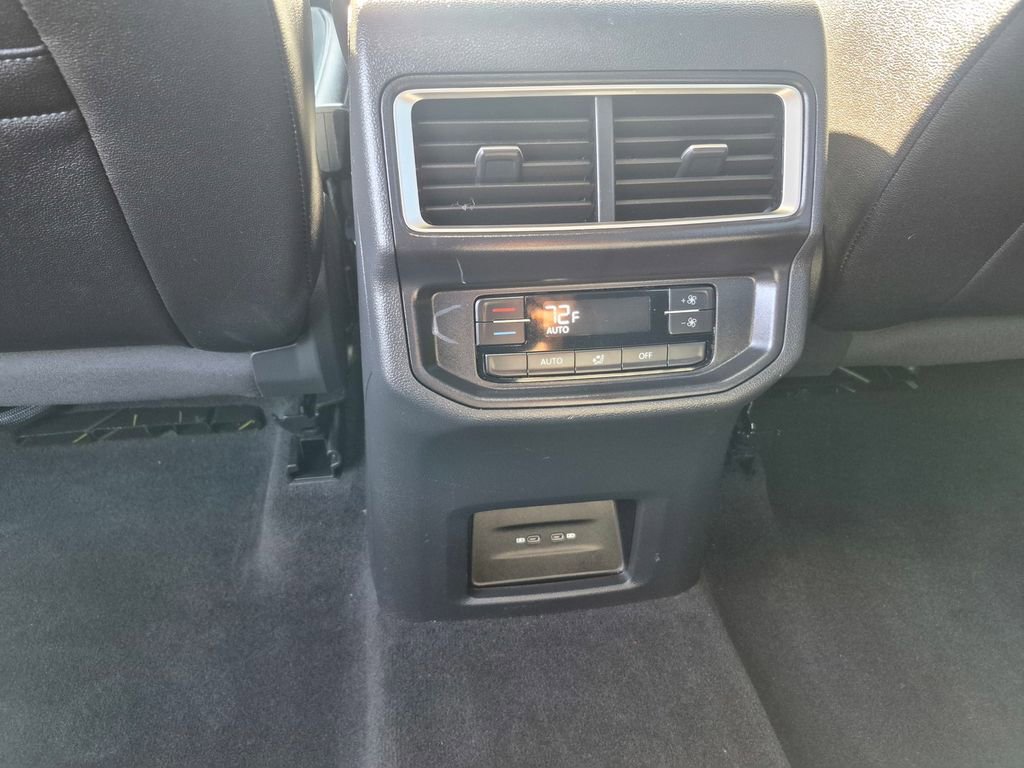 Used 2025 Volkswagen Atlas SE FWD image 24