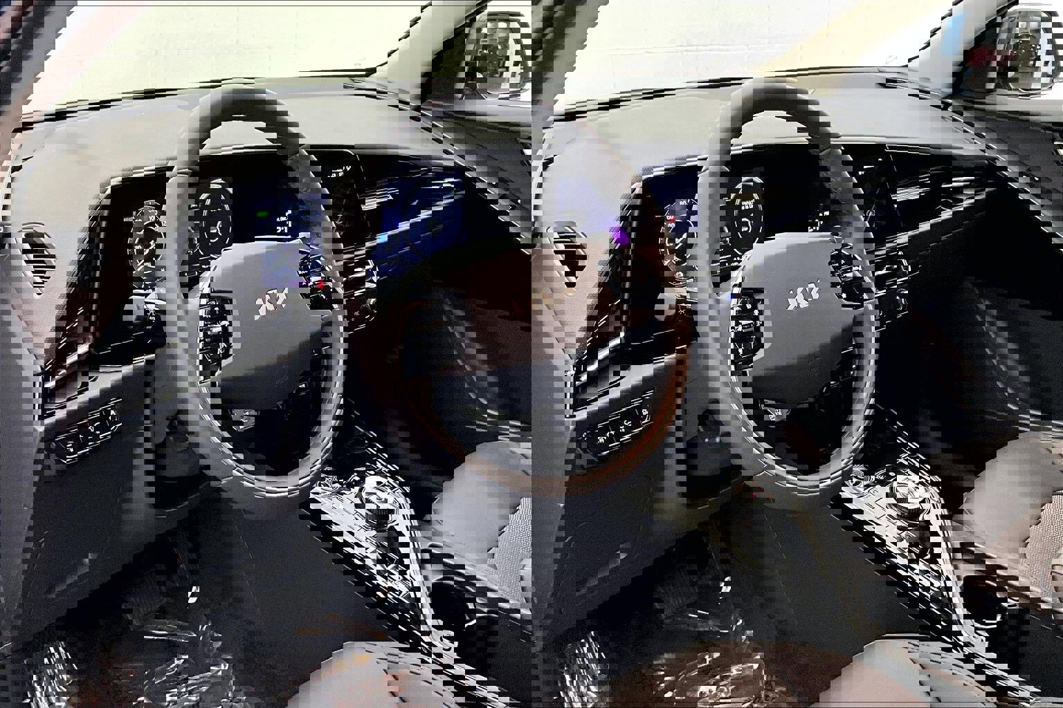 Used 2025 Kia Niro Wind image 18