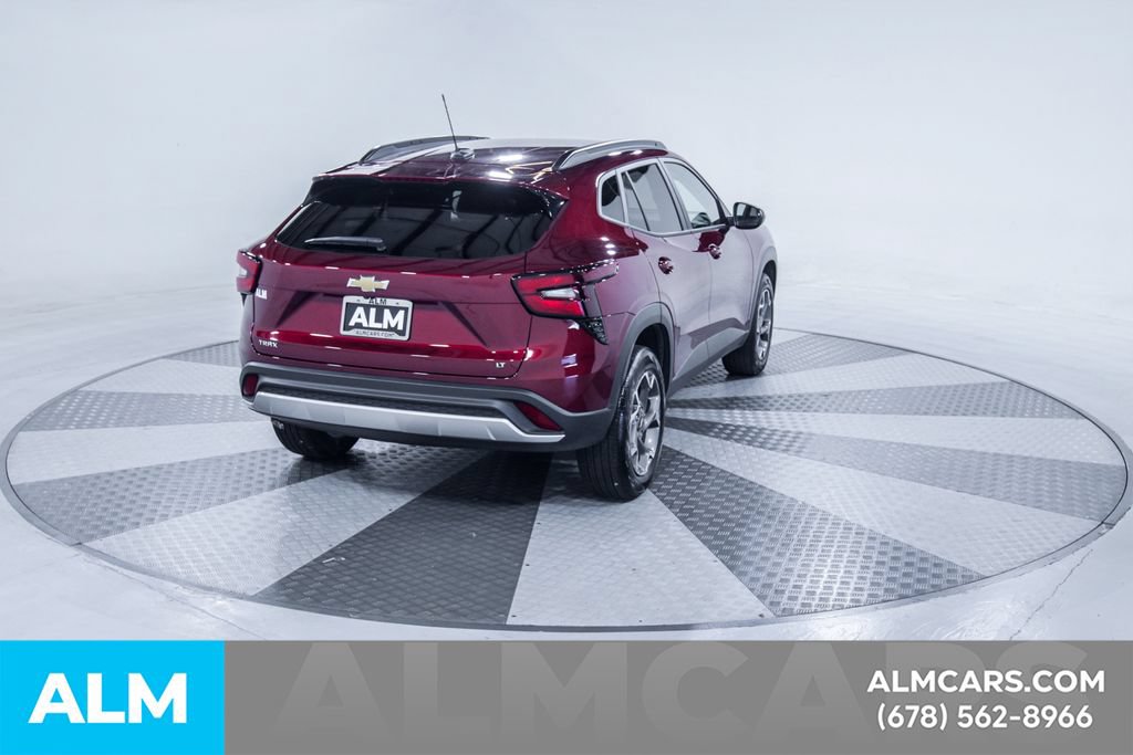 Used 2025 Chevrolet Trax LT FWD image 9