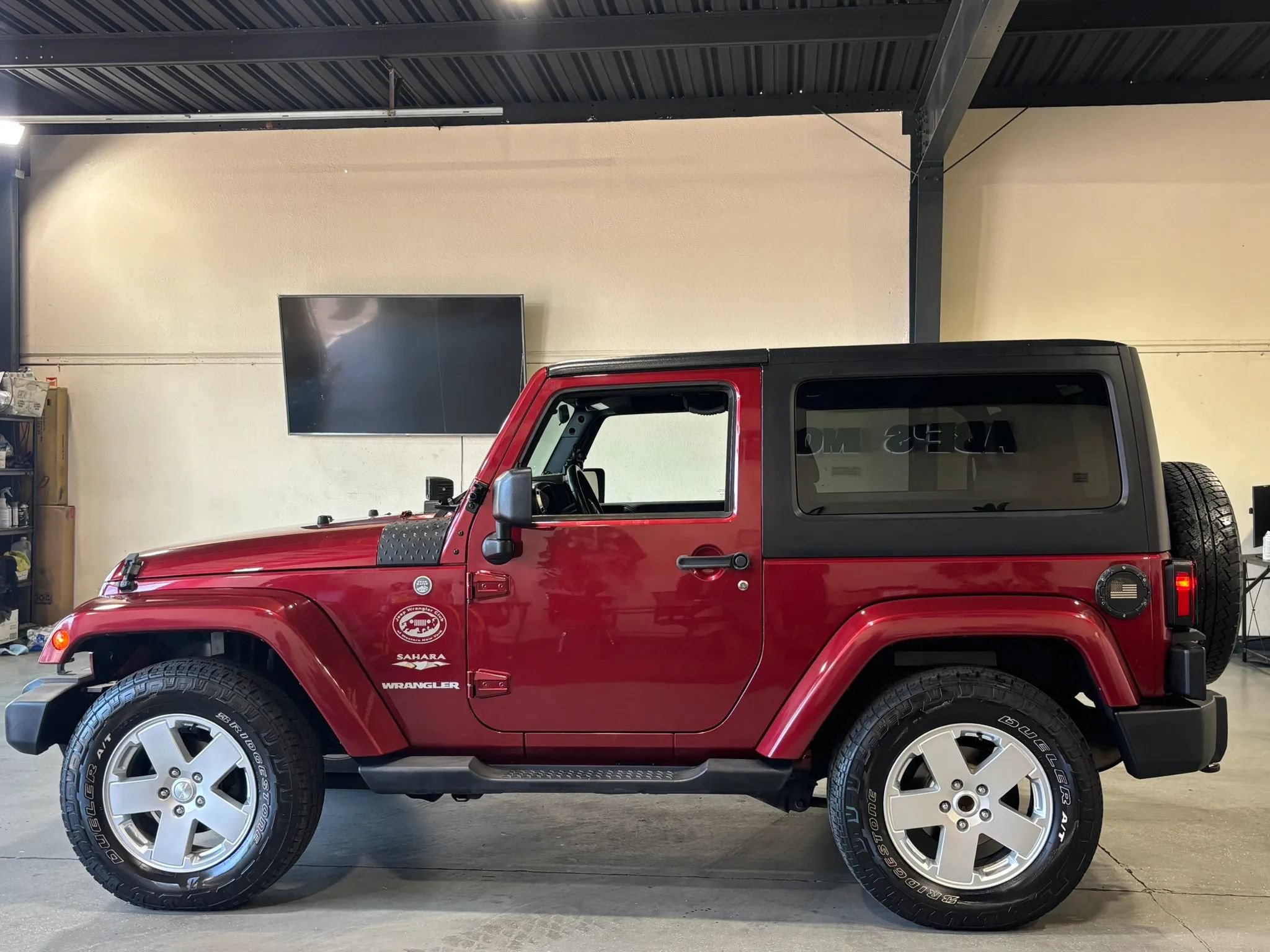 Used 2011 Jeep Wrangler Sahara w/ Connectivity Group AWD/4WD image 8