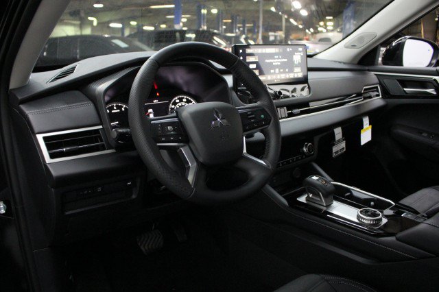 New 2026 Mitsubishi Outlander SE FWD image 5