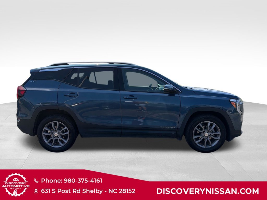 Used 2024 GMC Terrain SLT AWD/4WD image 2