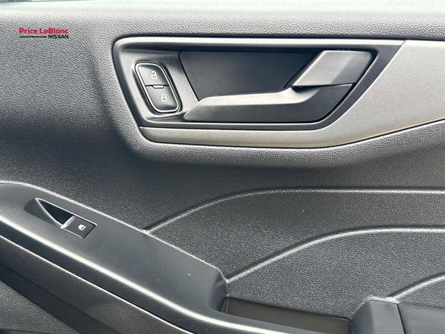 Used 2025 Ford Escape Active AWD/4WD image 14