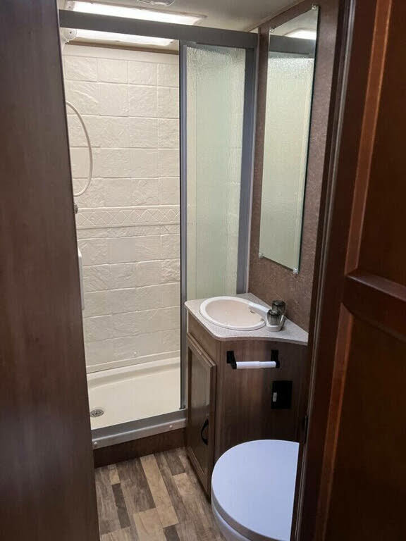 Used 2014 Ford E-350 and Econoline 350 Super Duty image 12