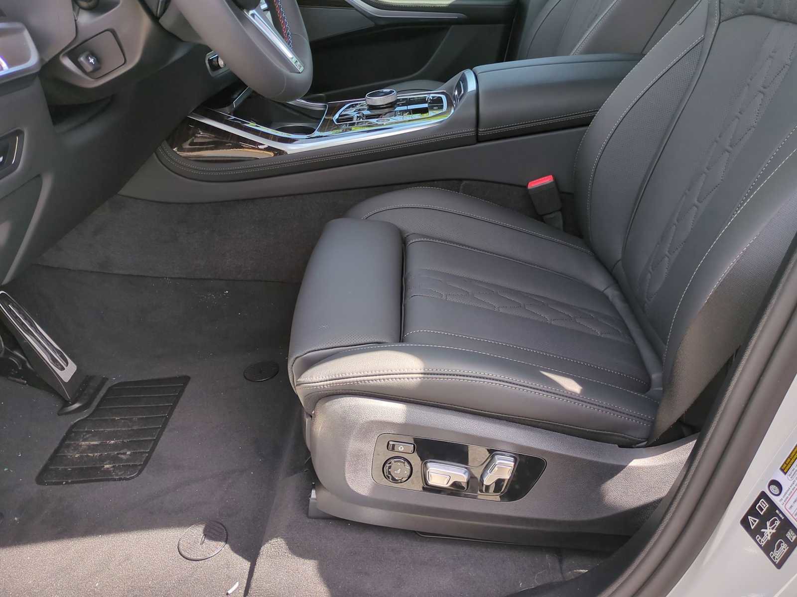 Used 2026 BMW X7 M60i image 17