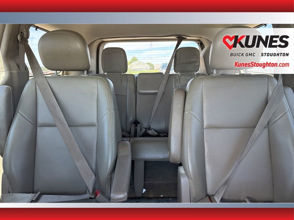 Used 2011 Volkswagen Routan SE FWD image 21