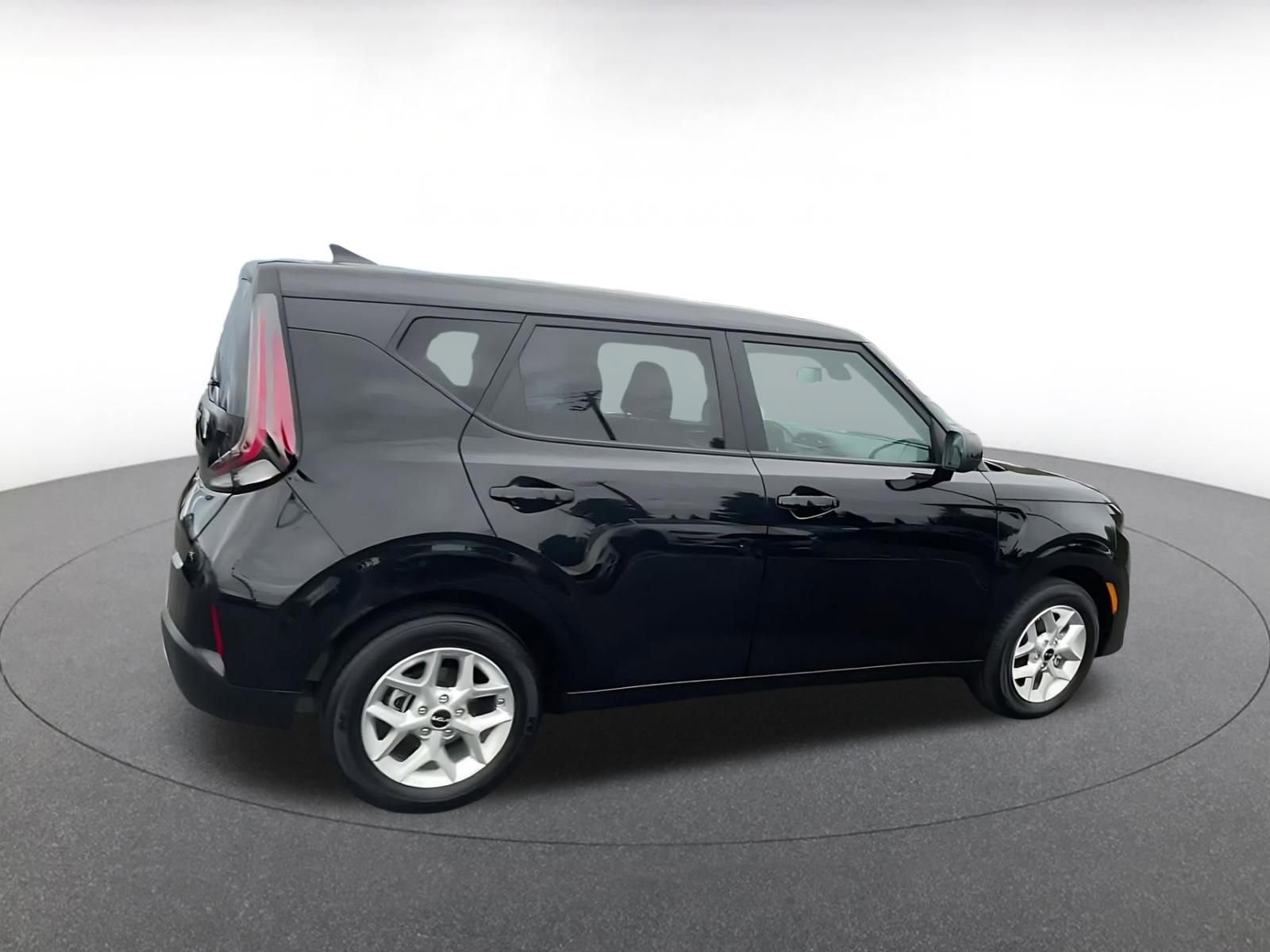 Used 2025 Kia Soul LX w/ LX Technology Package FWD image 15
