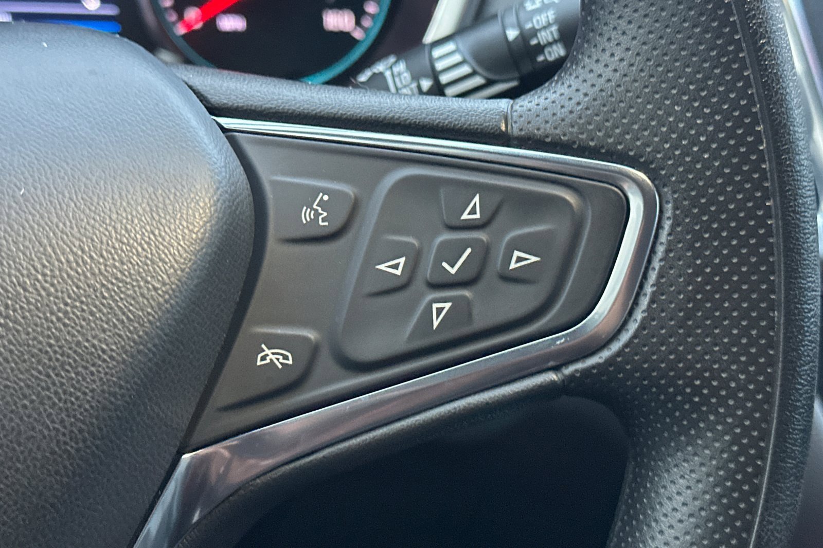 Used 2024 Chevrolet Equinox LS w/ LS Convenience Package image 32