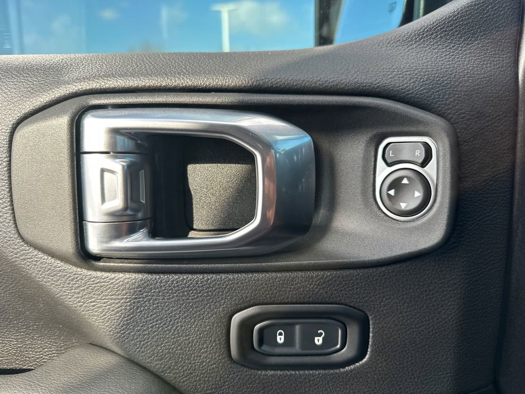 Used 2023 Jeep Gladiator Mojave w/ Cold Weather Group image 31