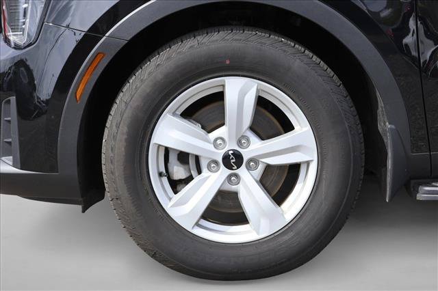 Used 2025 Kia Sorento LX FWD image 9
