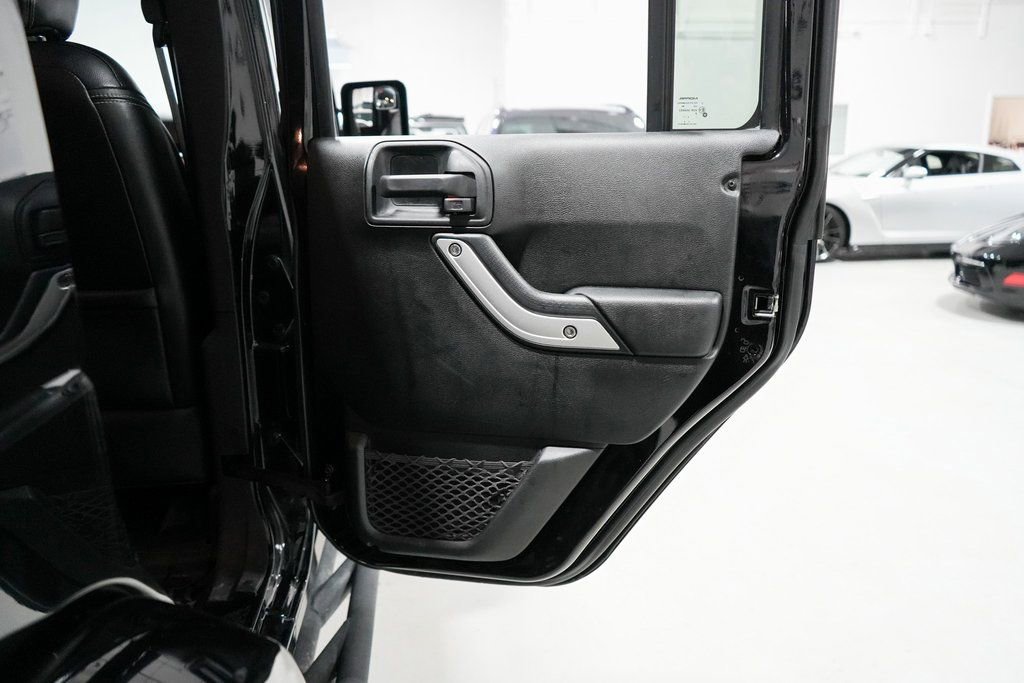 Used 2017 Jeep Wrangler Unlimited Rubicon image 32