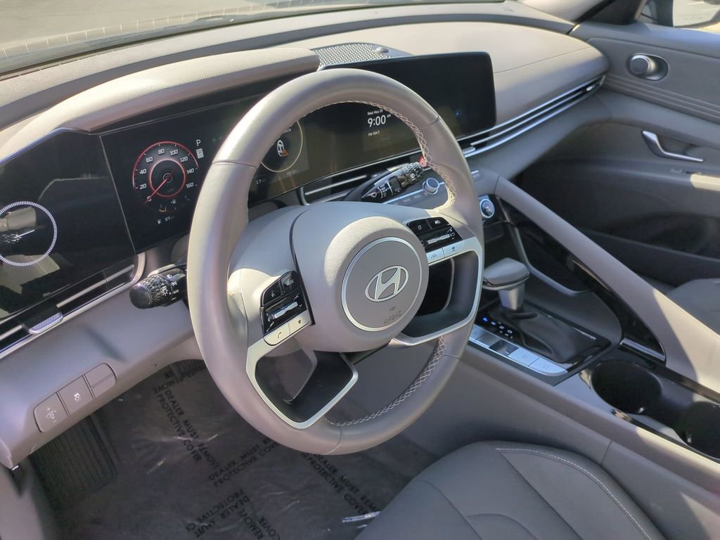 Used 2025 Hyundai Elantra SEL FWD image 22