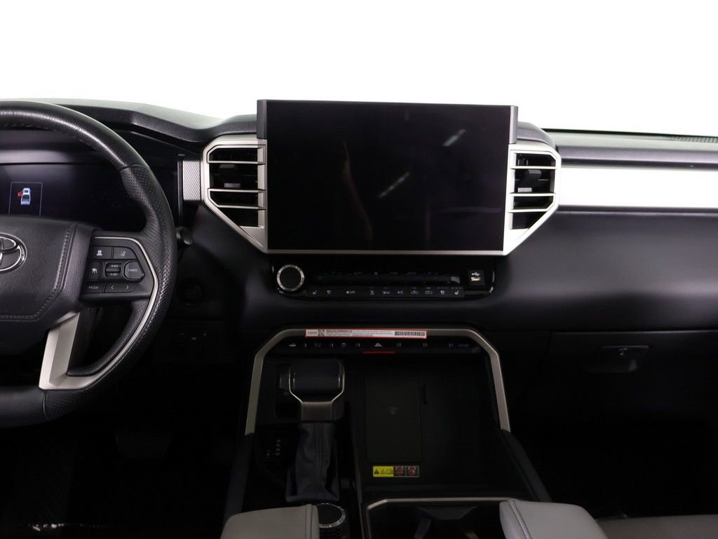 Used 2025 Toyota Tundra Limited AWD/4WD image 38