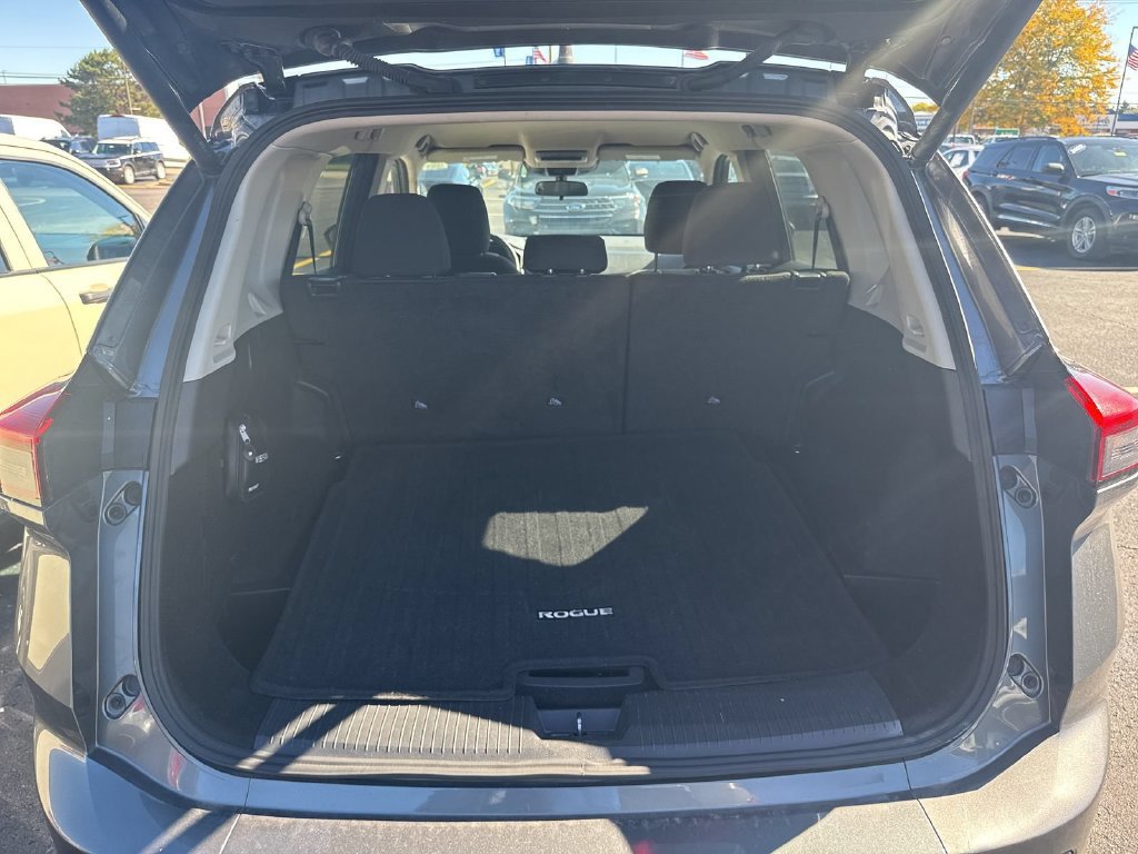 Used 2025 Nissan Rogue SV FWD image 26