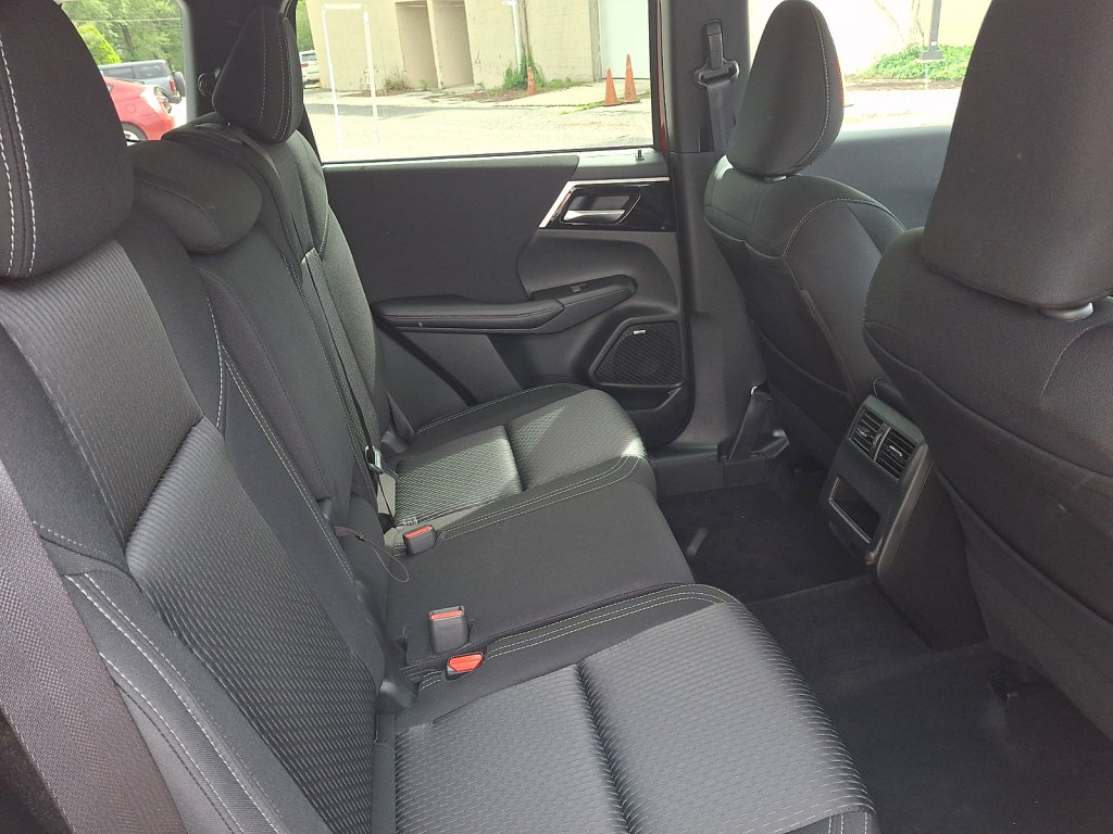 Used 2025 Mitsubishi Outlander ES AWD/4WD image 15