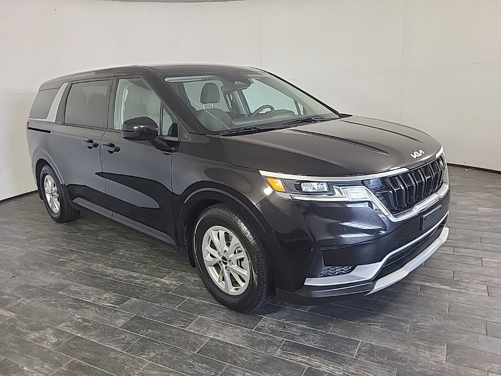 Used 2022 Kia Carnival LX image 4