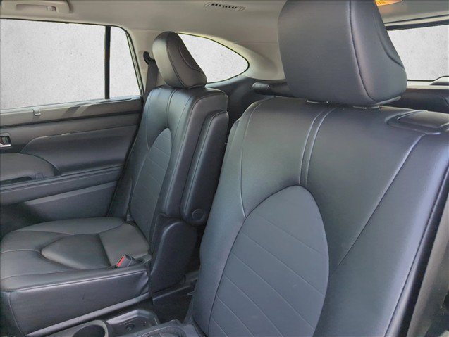 Used 2025 Toyota Highlander XLE AWD/4WD image 27
