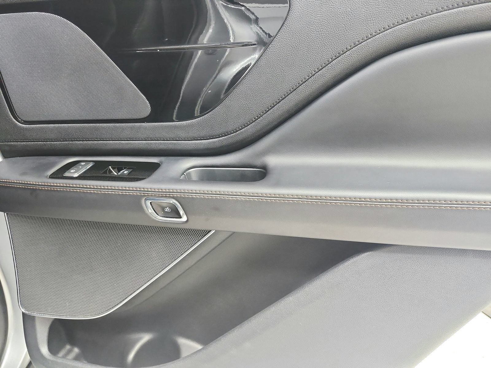 Used 2023 Lincoln Aviator AWD w/ Premium Package image 48