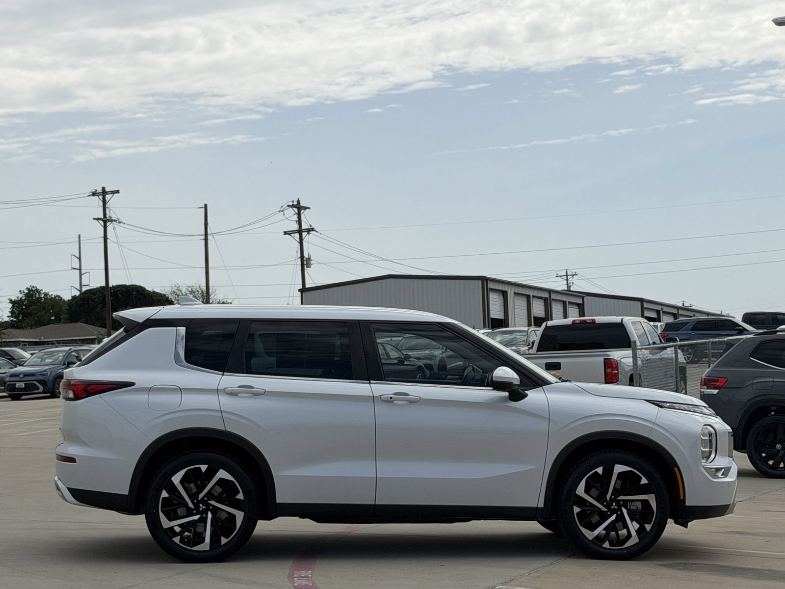 Used 2023 Mitsubishi Outlander SE FWD image 4