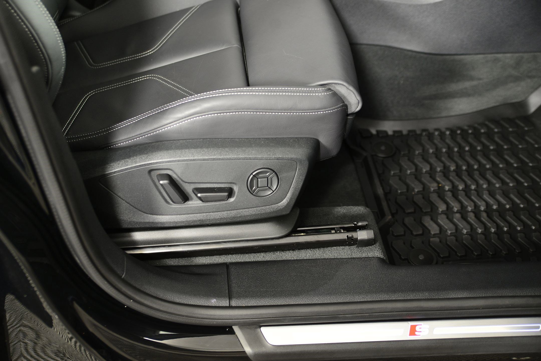 Certified 2025 Audi Q3 2.0T Premium w/ Convenience Package image 10