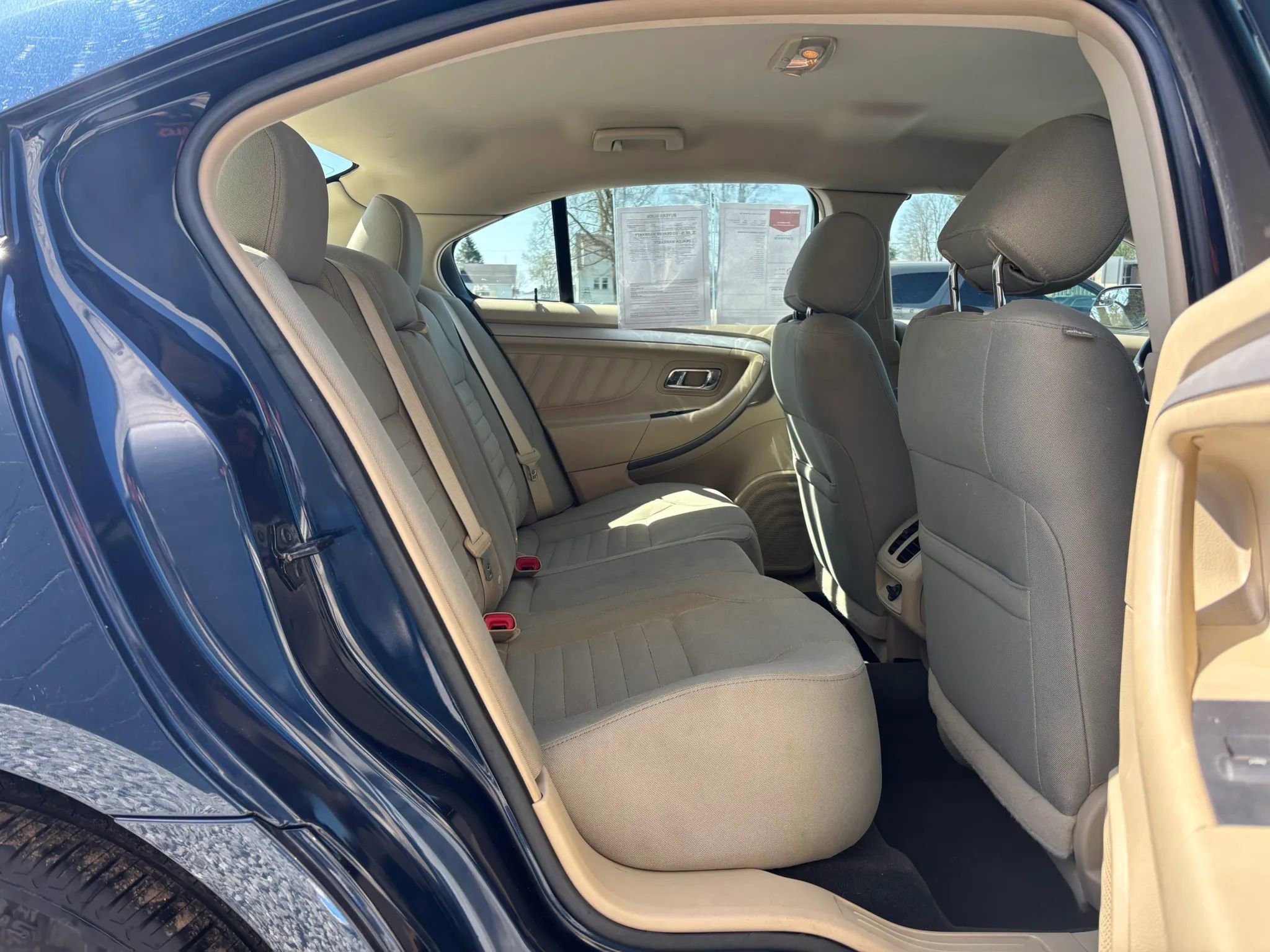 Used 2016 Ford Taurus SE FWD image 16