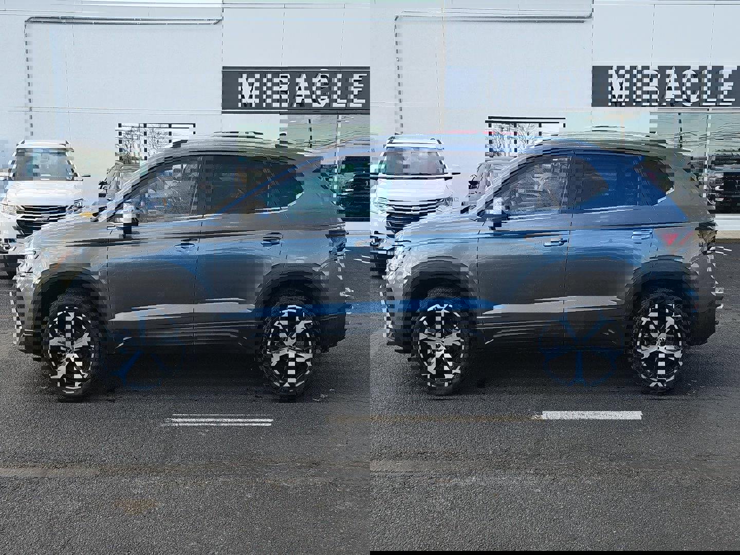 Used 2025 Volkswagen Taos SEL image 3