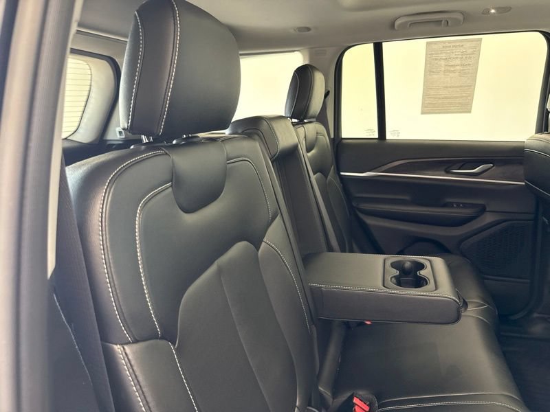 Used 2024 Jeep Grand Cherokee Limited AWD/4WD image 11