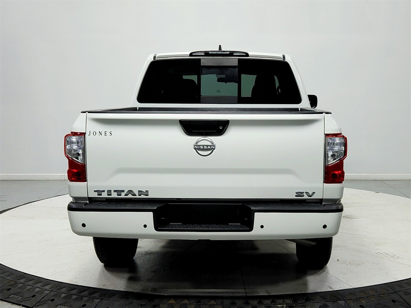 Used 2023 Nissan Titan SV image 7