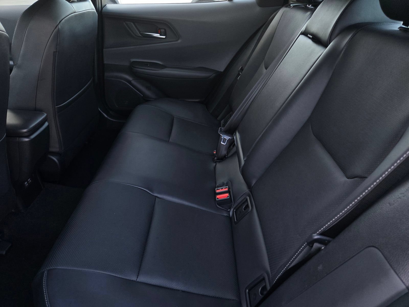 Certified 2025 Toyota Prius XLE FWD image 11