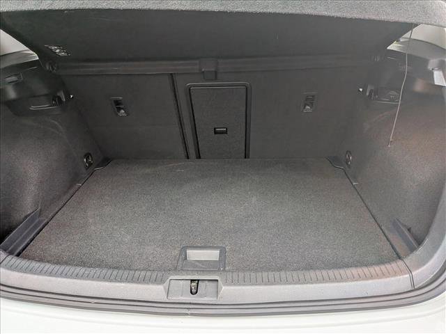 Used 2021 Volkswagen Golf 4-Door image 6