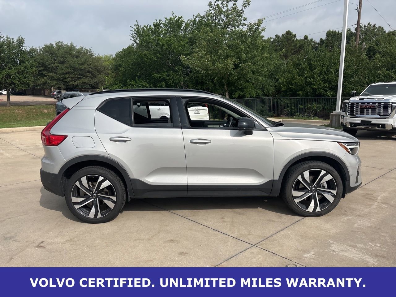 Certified 2023 Volvo XC40 B5 Plus w/ Climate Package AWD/4WD image 4