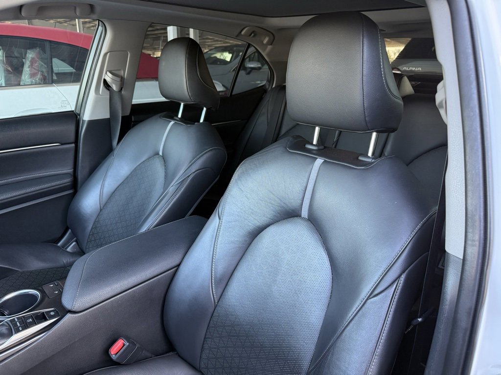 Used 2018 Toyota Camry XSE image 4