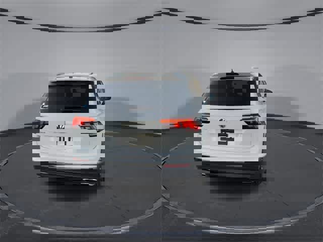 Used 2021 Volkswagen Tiguan SEL w/ 3-Row Tiguan MDO Package image 7