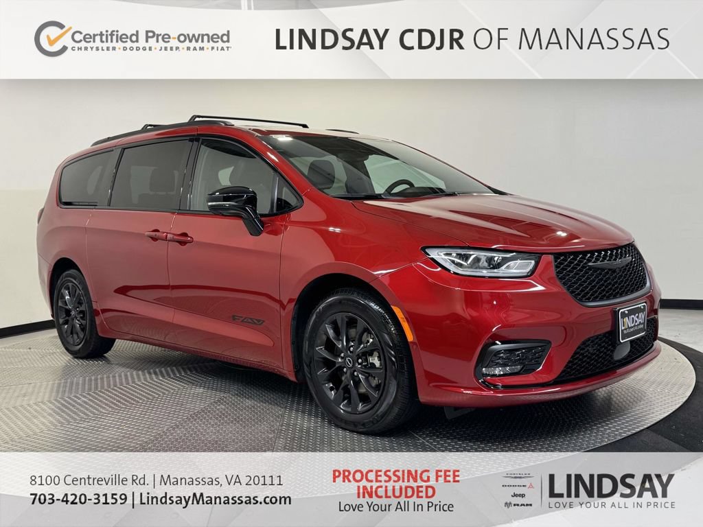 Used 2025 Chrysler Pacifica Select w/ Fav Edition Package