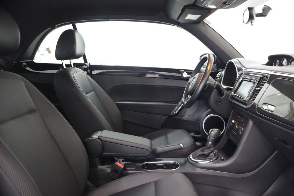 Used 2014 Volkswagen Beetle R-Line FWD image 21
