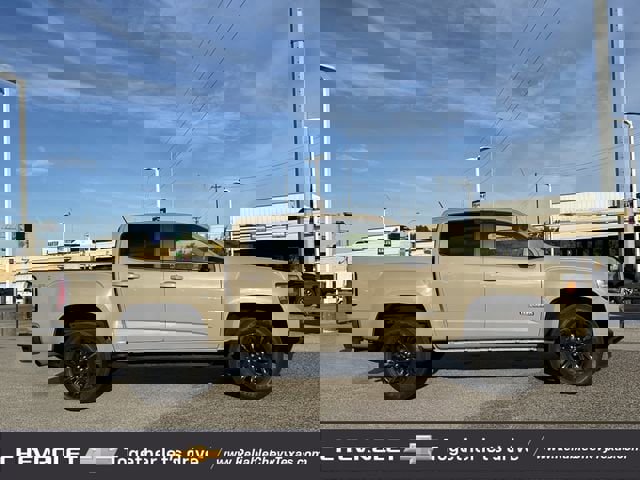 Used 2022 GMC Canyon Elevation w/ Trailering Package image 2