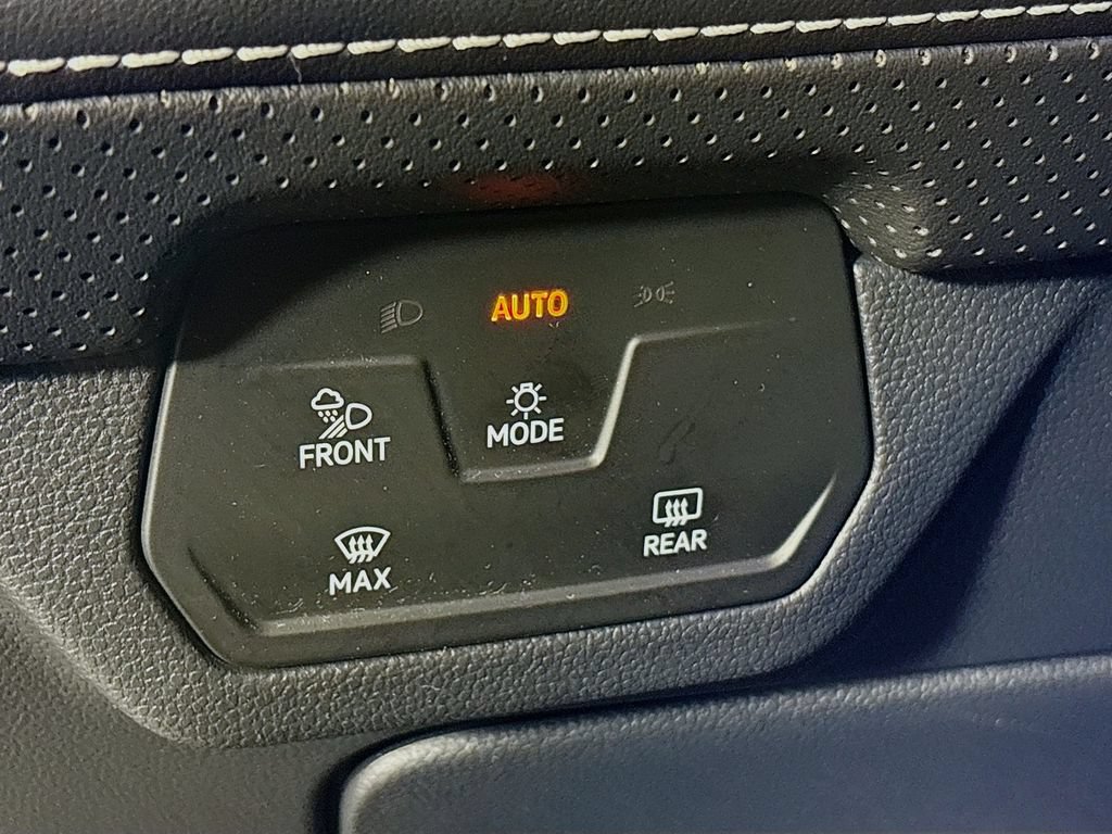 Used 2024 Volkswagen Atlas SEL AWD/4WD image 12