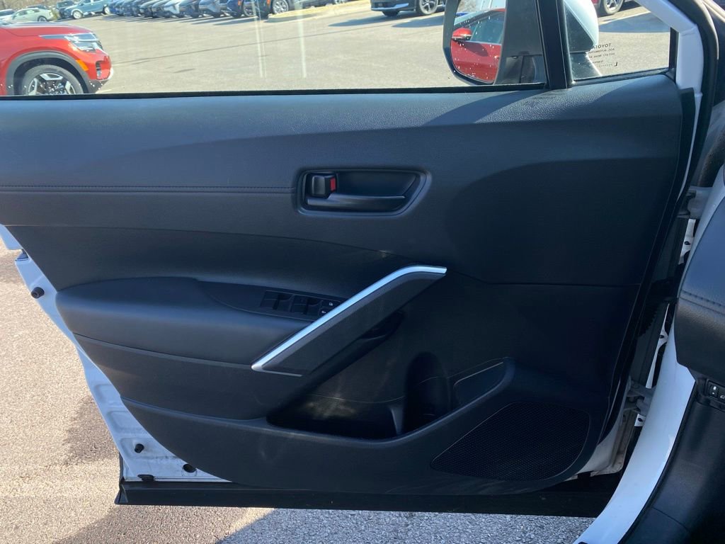 Used 2022 Toyota Corolla Cross LE w/ Moonroof Package image 18