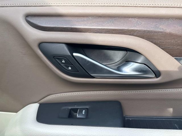 Used 2022 GMC Yukon Denali w/ Denali Premium Package image 18