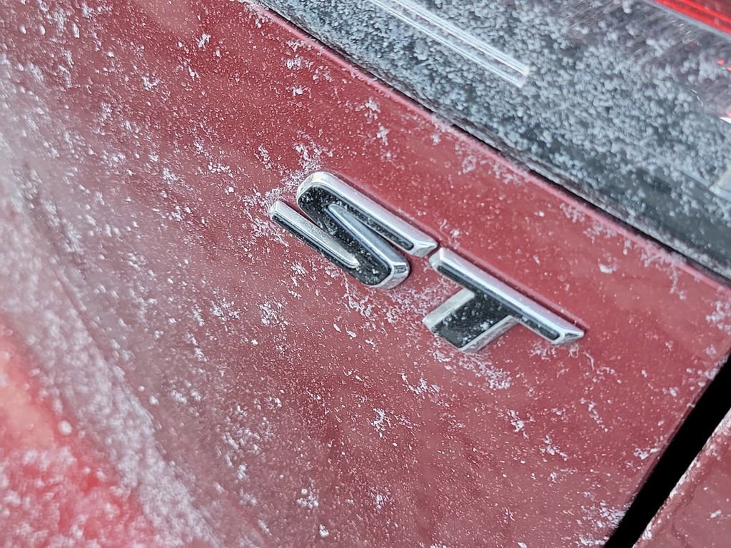 Used 2022 Buick Envision Essence w/ Sport Touring Package image 35