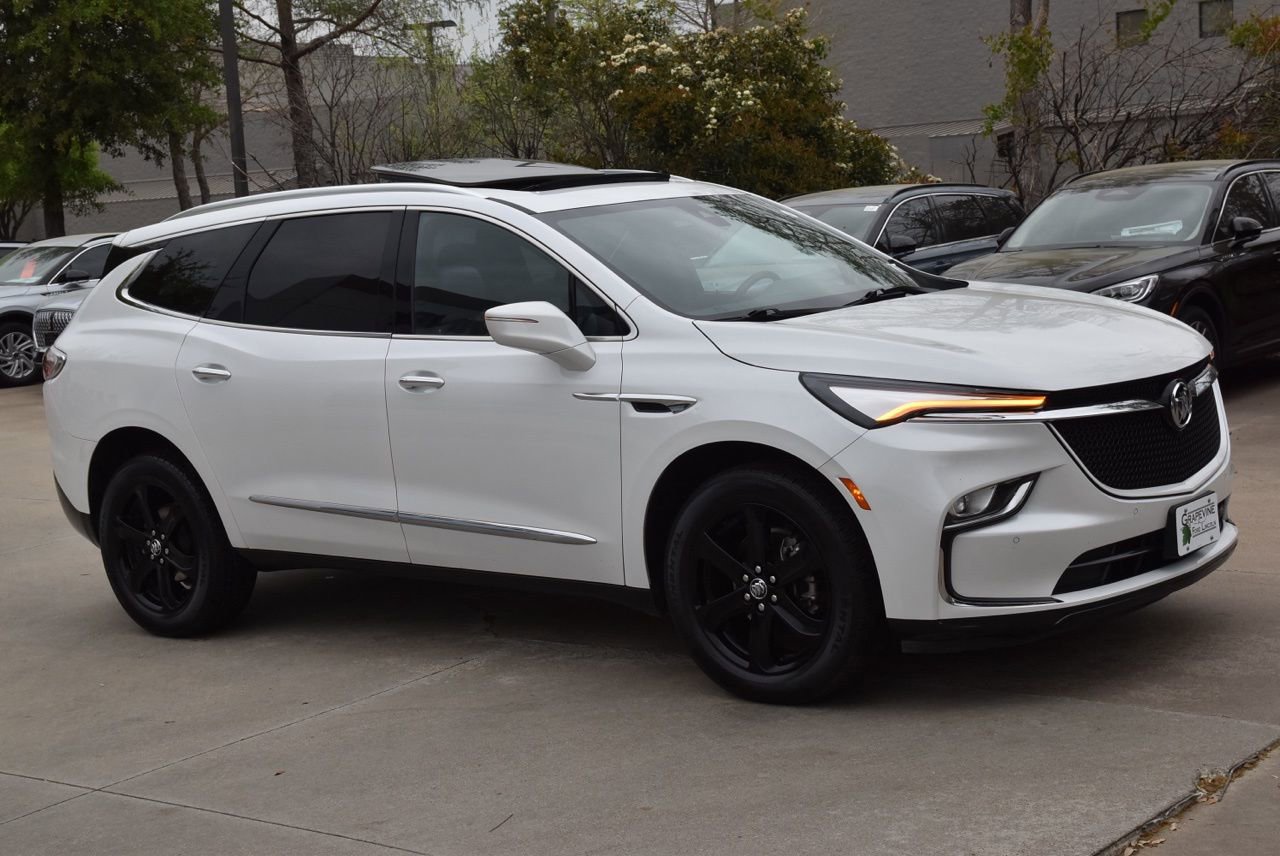 Used 2023 Buick Enclave Essence w/ Experience Buick Package image 5