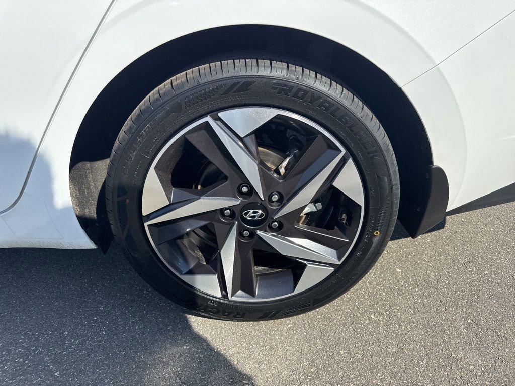 Used 2023 Hyundai Elantra SEL w/ Convenience Package image 30