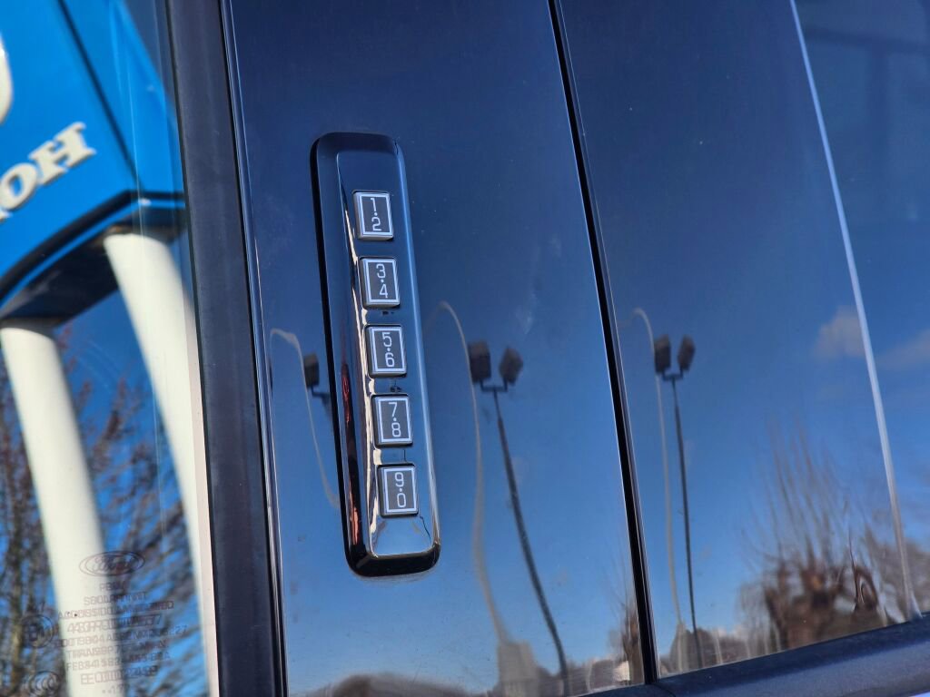 Used 2017 Ford F150 Lariat w/ Equipment Group 502A Luxury image 11